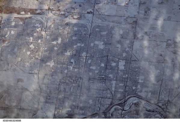 Calgary-suburban-neighbourhoods-during-snow.jpg